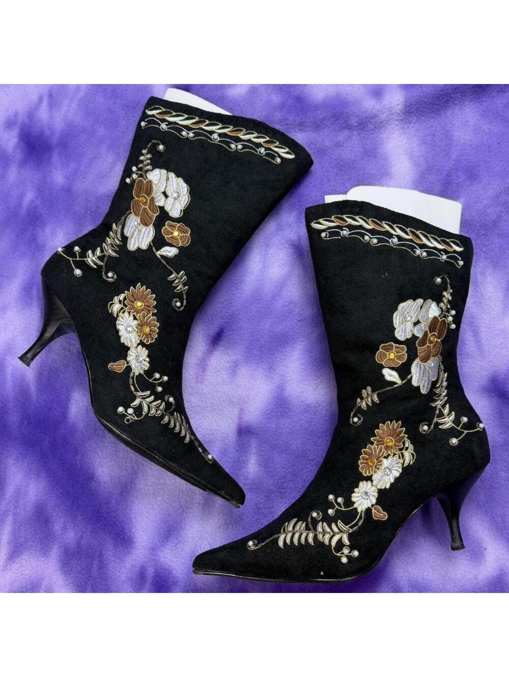 Chadwicks vtg y2k victorian style pointy embroidered boots